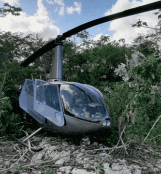 Helicóptero de La Misma Compañía del Avión Accidentado Aterriza de Emergencia